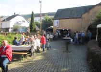 Im Burghof, Wein, Kaffee u. Kuchen in der Scheune